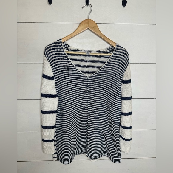Tommy Bahama Sweaters - Tommy Bahama Navy & White Striped V-Neck Summer Sweater – Size Medium